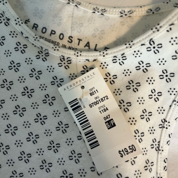 Cropped Tank Top - Picture 2 of 3